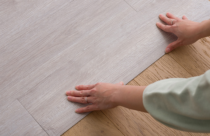 賃貸OK 置くだけ簡単 吸着フロアタイル FIOLIO・フィオリオ 置くだけでしっかり吸着