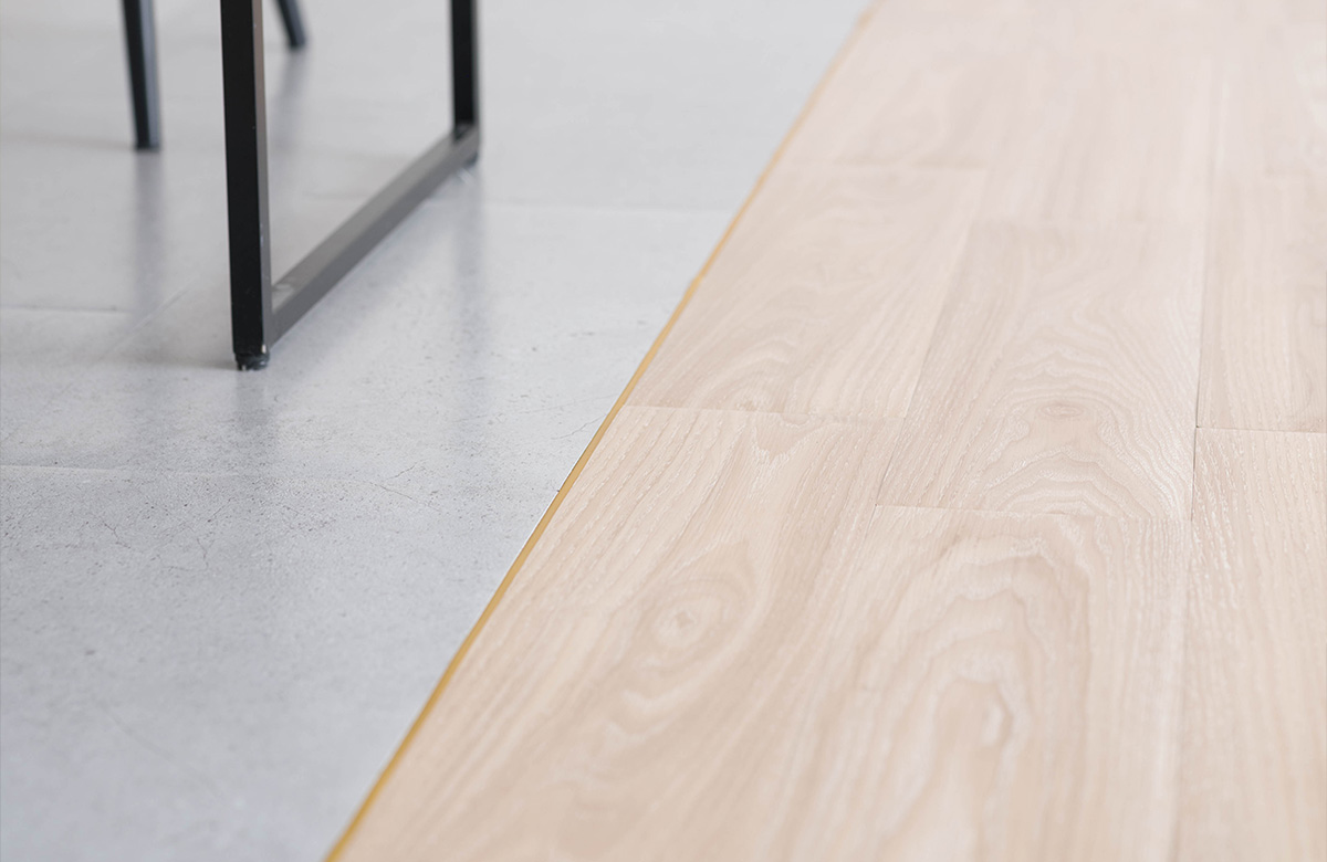 東リ2mm厚のフロアタイル用目地棒